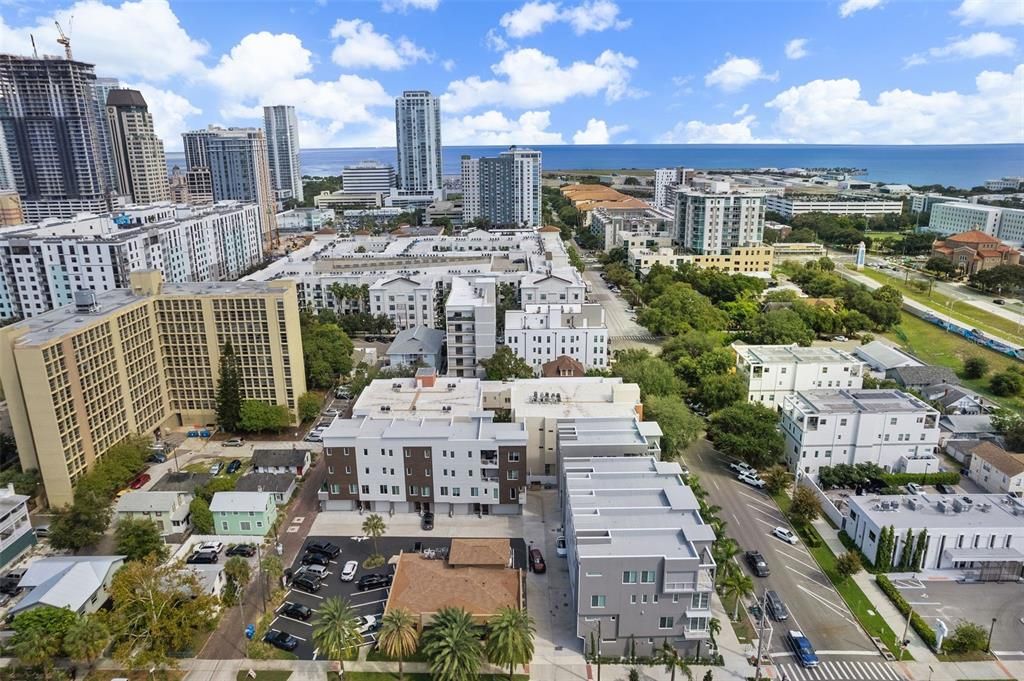 待售: $449,000 (2 贝兹, 2 浴室, 1298 平方英尺)