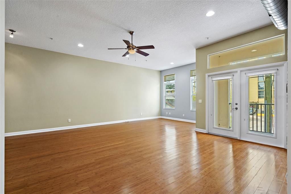 待售: $449,000 (2 贝兹, 2 浴室, 1298 平方英尺)