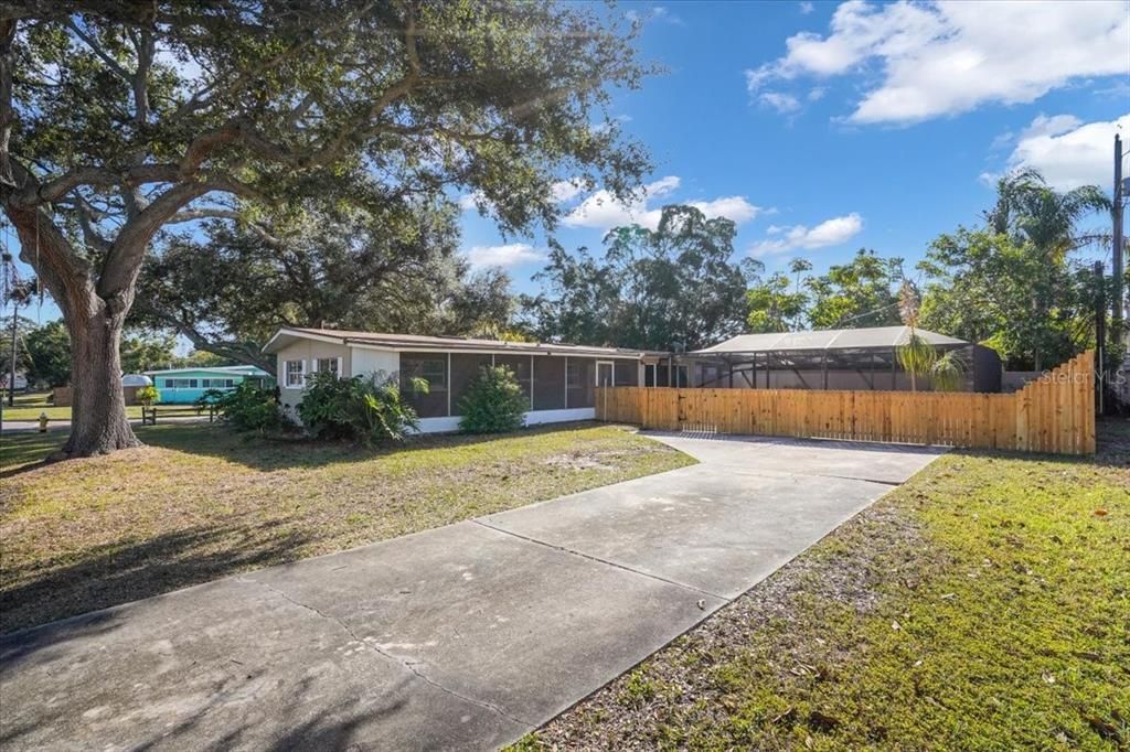 For Rent: $3,000 (3 beds, 2 baths, 1215 Square Feet)