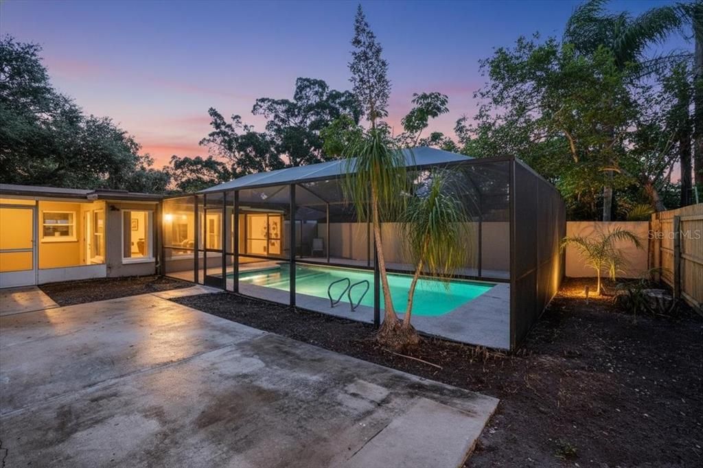 For Rent: $3,000 (3 beds, 2 baths, 1215 Square Feet)