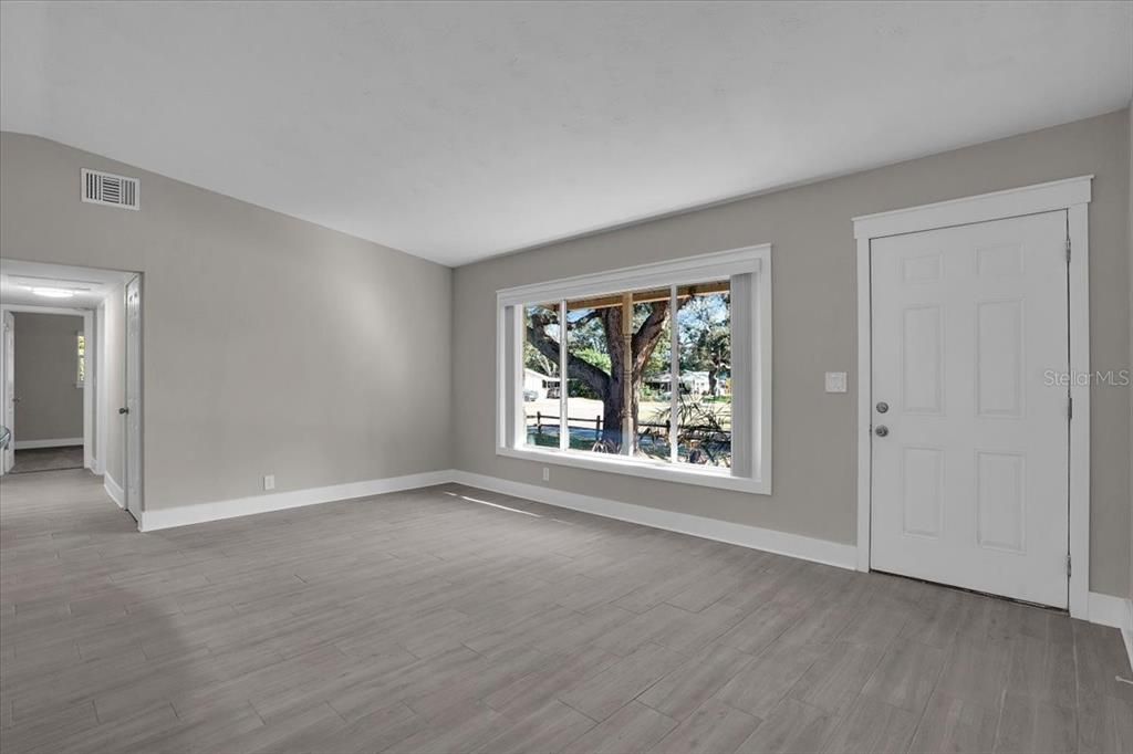 For Rent: $3,000 (3 beds, 2 baths, 1215 Square Feet)