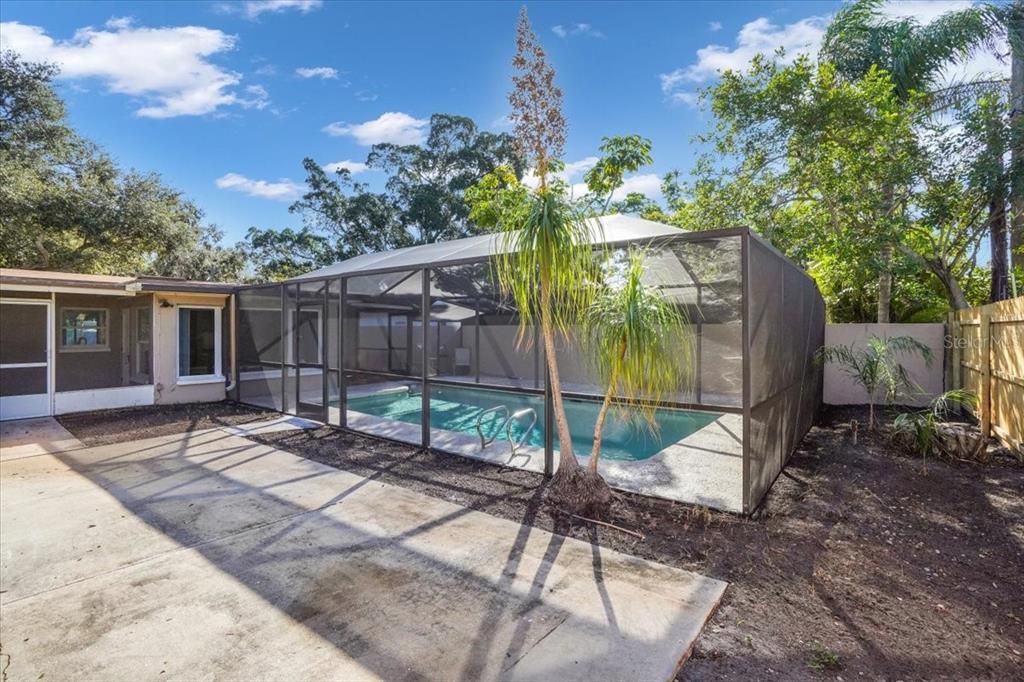 For Rent: $3,000 (3 beds, 2 baths, 1215 Square Feet)