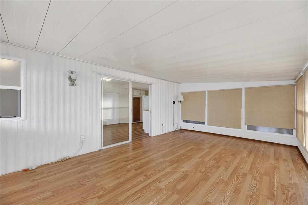 待售: $84,500 (2 贝兹, 2 浴室, 1128 平方英尺)