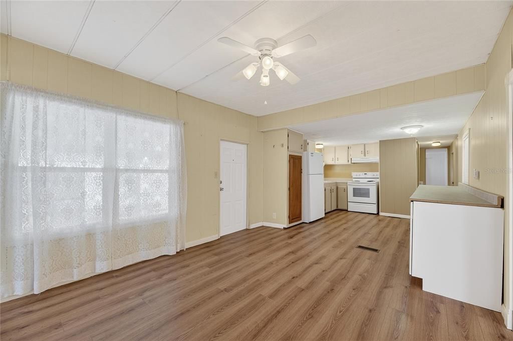 待售: $84,500 (2 贝兹, 2 浴室, 1128 平方英尺)