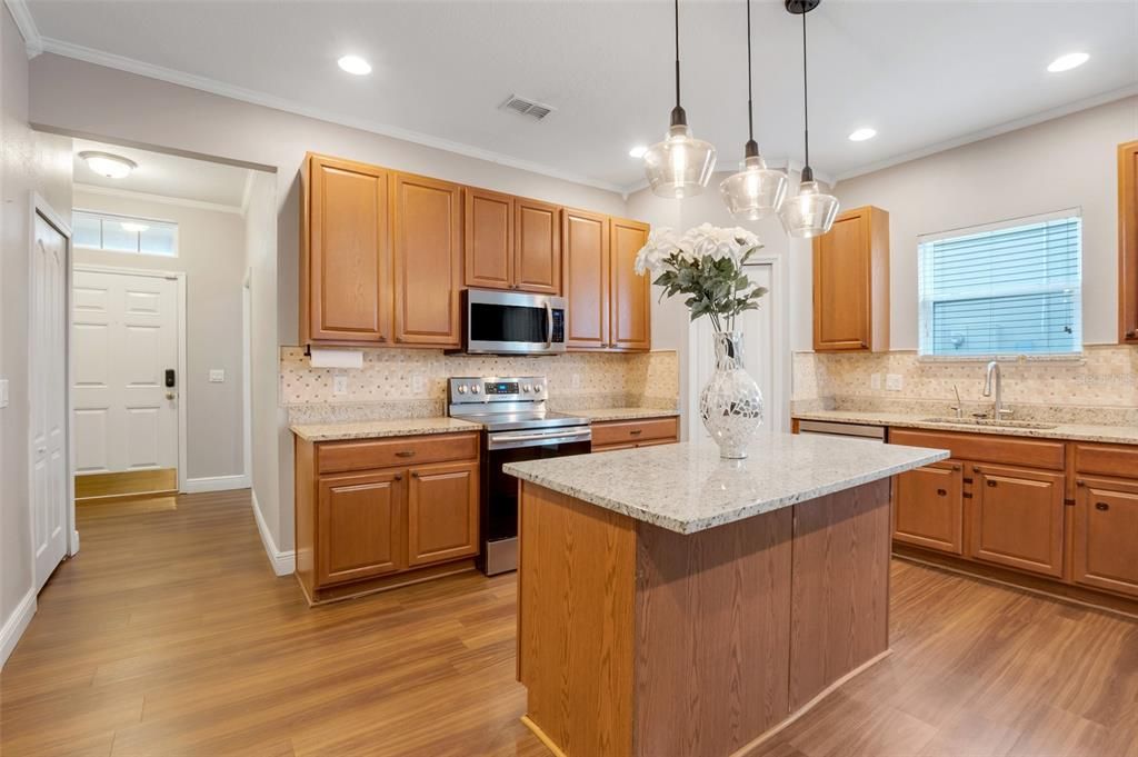 For Rent: $2,400 (5 beds, 2 baths, 2000 Square Feet)