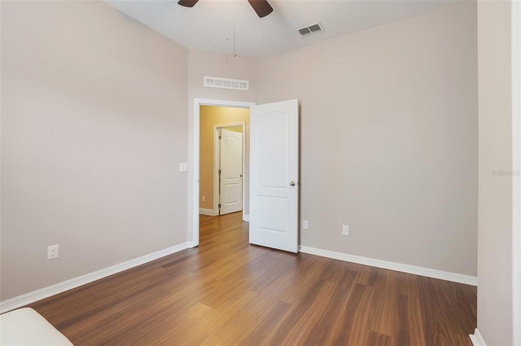 For Rent: $2,400 (5 beds, 2 baths, 2000 Square Feet)