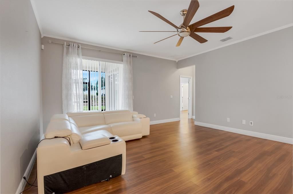 For Rent: $2,400 (5 beds, 2 baths, 2000 Square Feet)