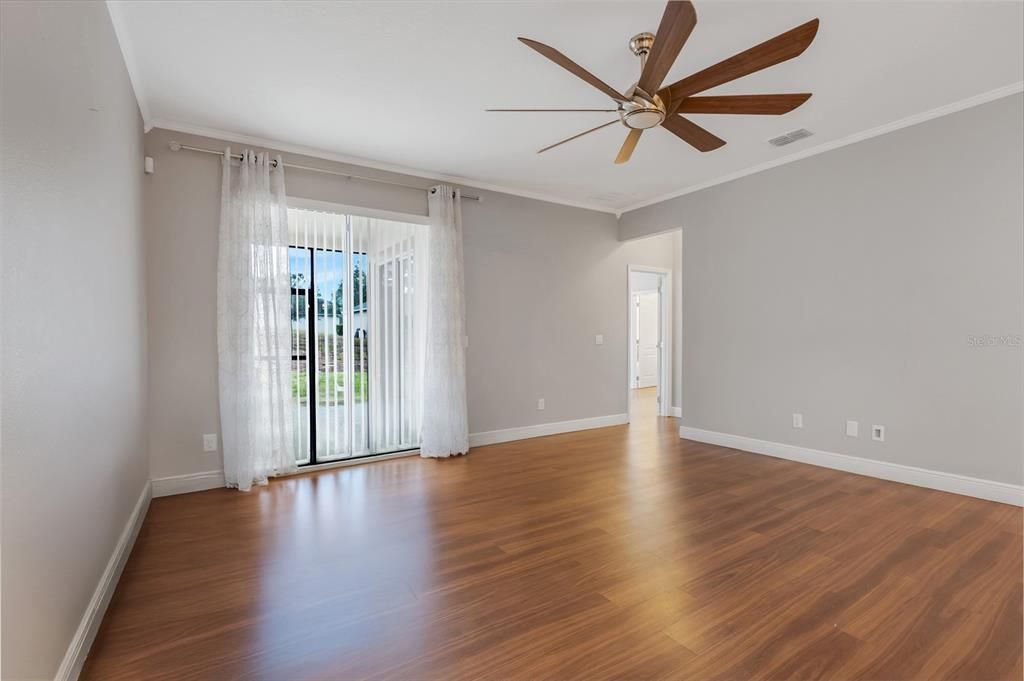 For Rent: $2,400 (5 beds, 2 baths, 2000 Square Feet)