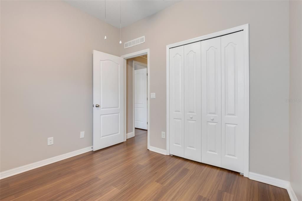 For Rent: $2,400 (5 beds, 2 baths, 2000 Square Feet)