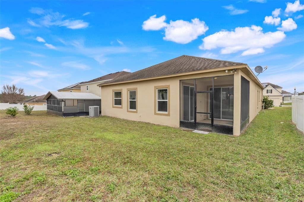 For Rent: $2,400 (5 beds, 2 baths, 2000 Square Feet)