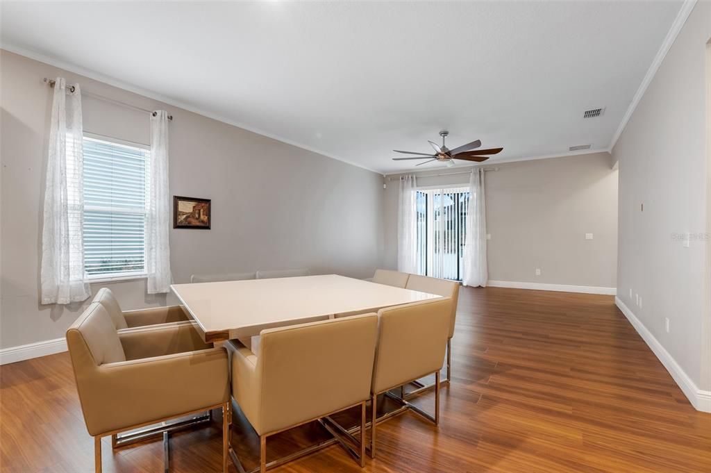 For Rent: $2,400 (5 beds, 2 baths, 2000 Square Feet)