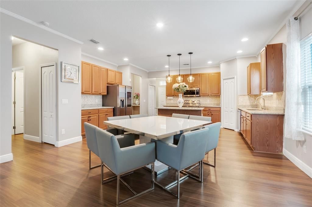 For Rent: $2,400 (5 beds, 2 baths, 2000 Square Feet)