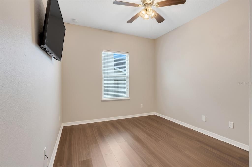 For Rent: $2,400 (5 beds, 2 baths, 2000 Square Feet)