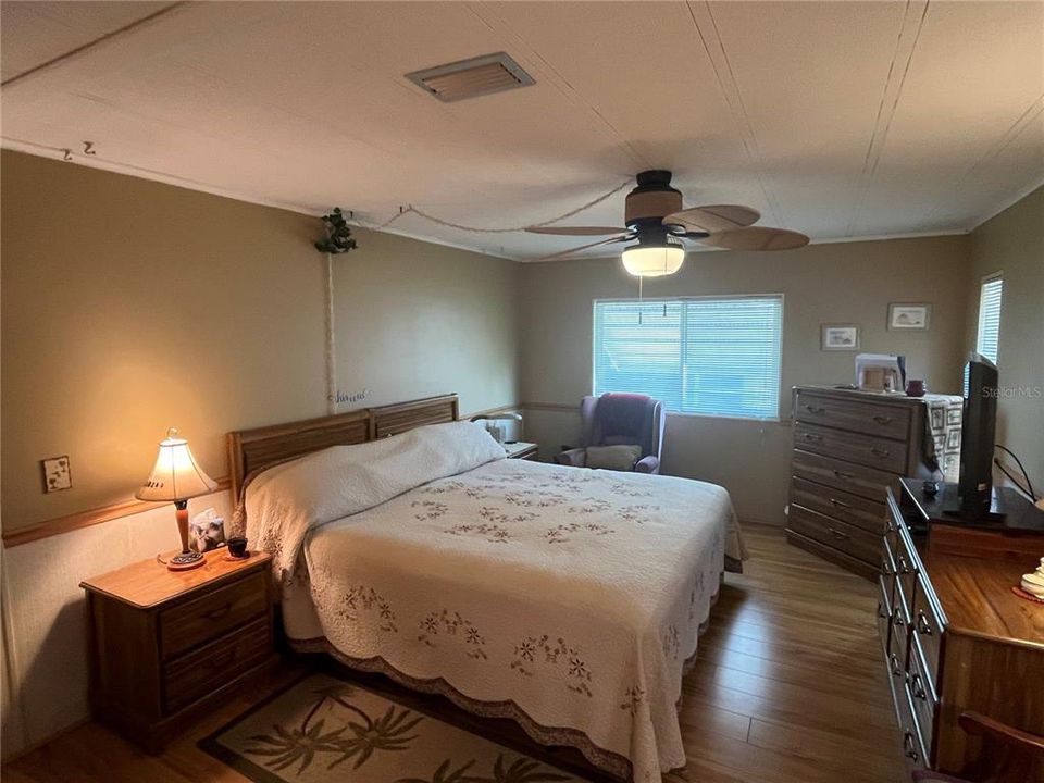 待售: $168,000 (2 贝兹, 2 浴室, 1232 平方英尺)