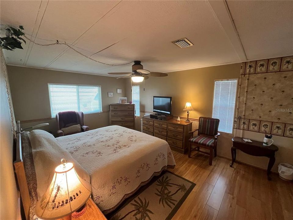 待售: $168,000 (2 贝兹, 2 浴室, 1232 平方英尺)