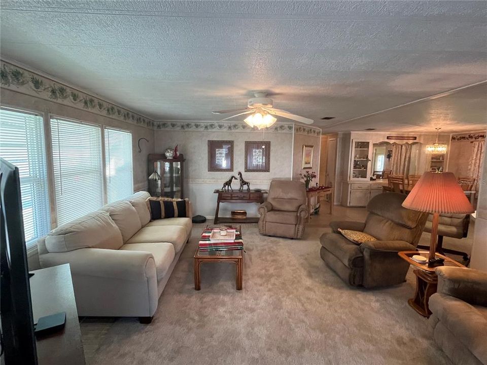 待售: $168,000 (2 贝兹, 2 浴室, 1232 平方英尺)