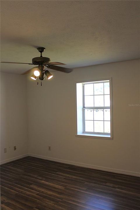 For Sale: $289,900 (3 beds, 2 baths, 1660 Square Feet)