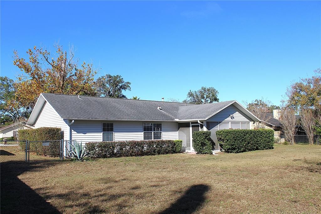 For Sale: $289,900 (3 beds, 2 baths, 1660 Square Feet)