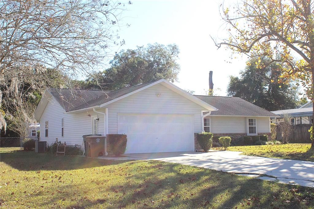 For Sale: $289,900 (3 beds, 2 baths, 1660 Square Feet)