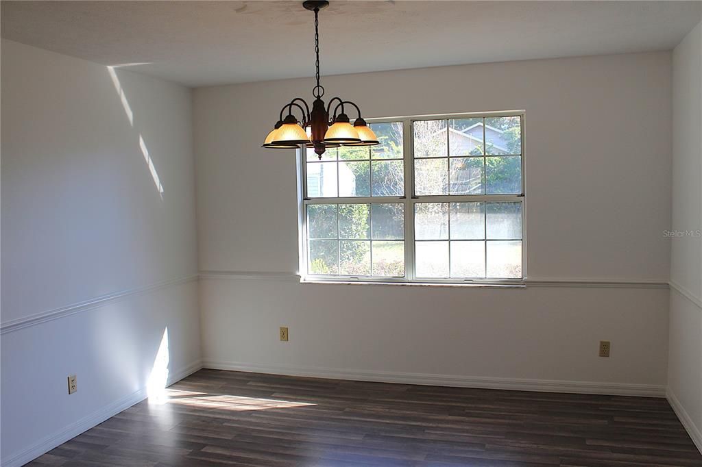 For Sale: $289,900 (3 beds, 2 baths, 1660 Square Feet)