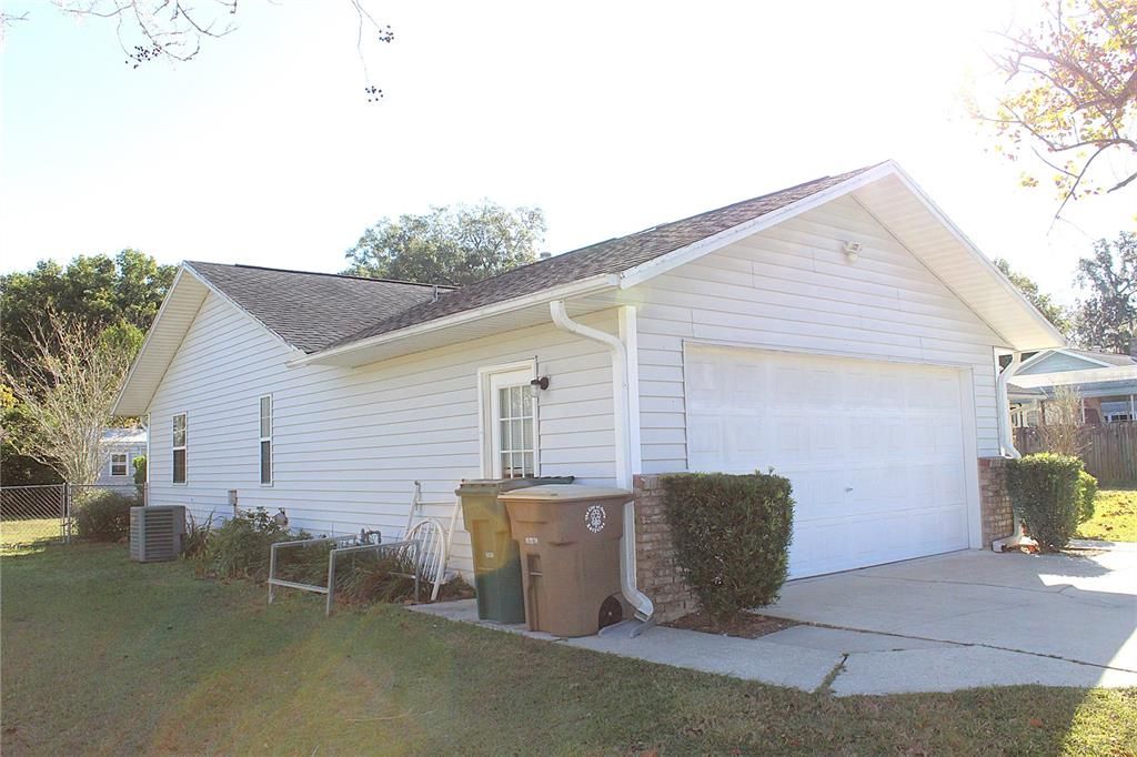 For Sale: $289,900 (3 beds, 2 baths, 1660 Square Feet)