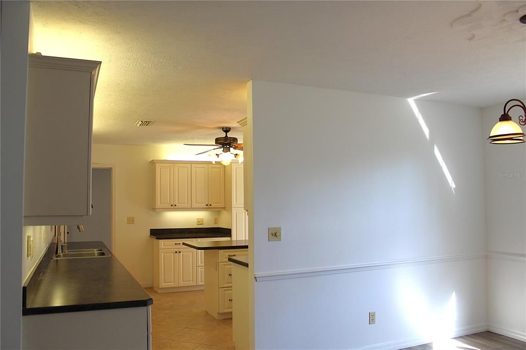 For Sale: $289,900 (3 beds, 2 baths, 1660 Square Feet)