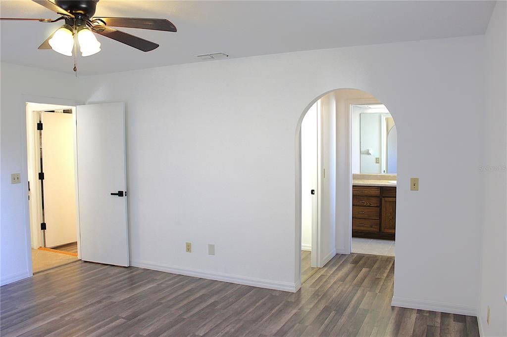 For Sale: $289,900 (3 beds, 2 baths, 1660 Square Feet)