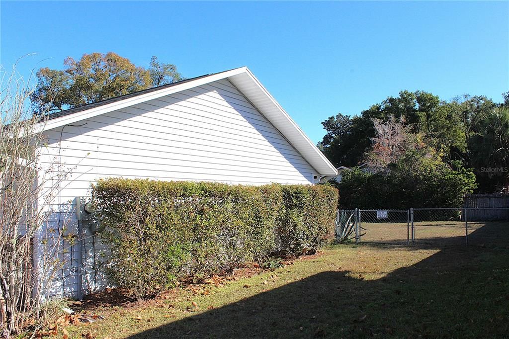 For Sale: $289,900 (3 beds, 2 baths, 1660 Square Feet)