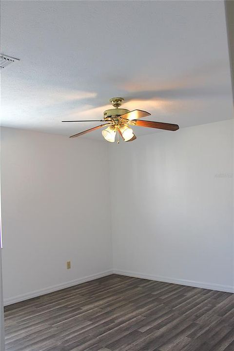 For Sale: $289,900 (3 beds, 2 baths, 1660 Square Feet)