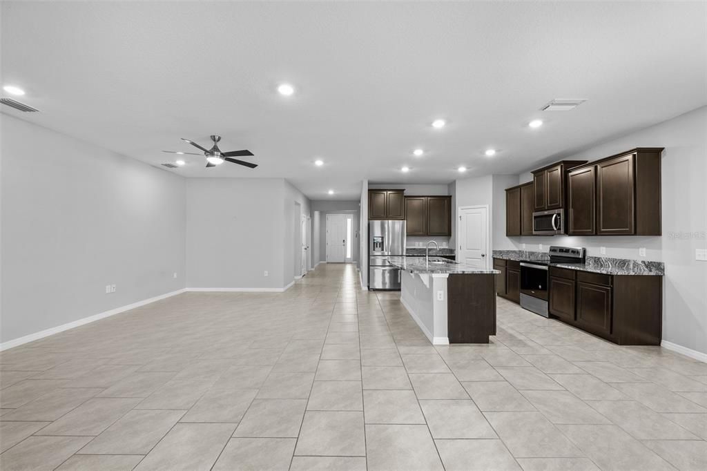 待售: $427,500 (4 贝兹, 2 浴室, 2037 平方英尺)