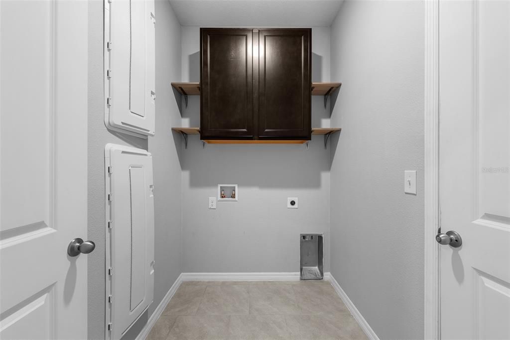 待售: $427,500 (4 贝兹, 2 浴室, 2037 平方英尺)