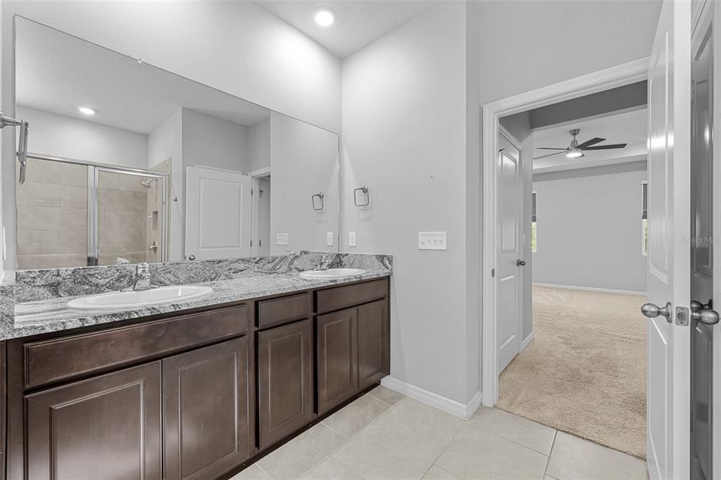 待售: $427,500 (4 贝兹, 2 浴室, 2037 平方英尺)