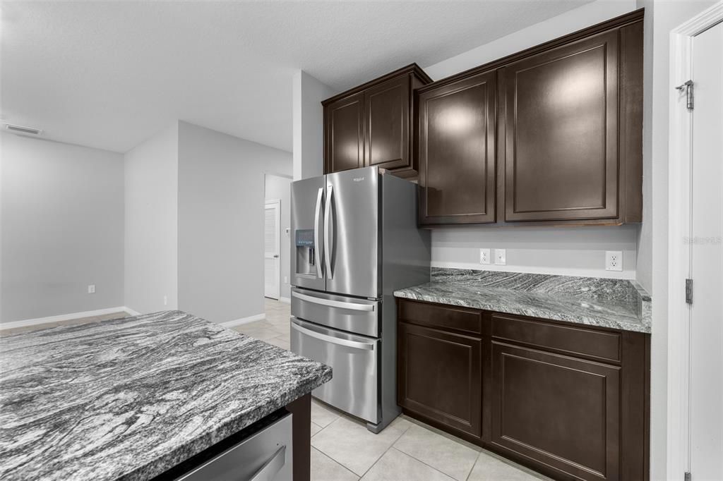 待售: $427,500 (4 贝兹, 2 浴室, 2037 平方英尺)