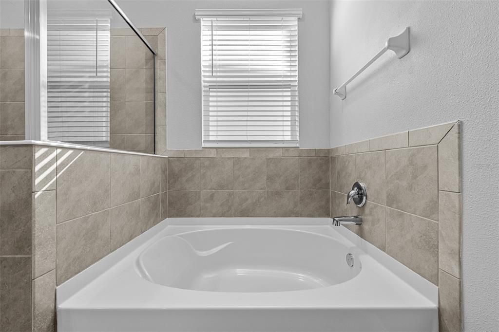 待售: $427,500 (4 贝兹, 2 浴室, 2037 平方英尺)