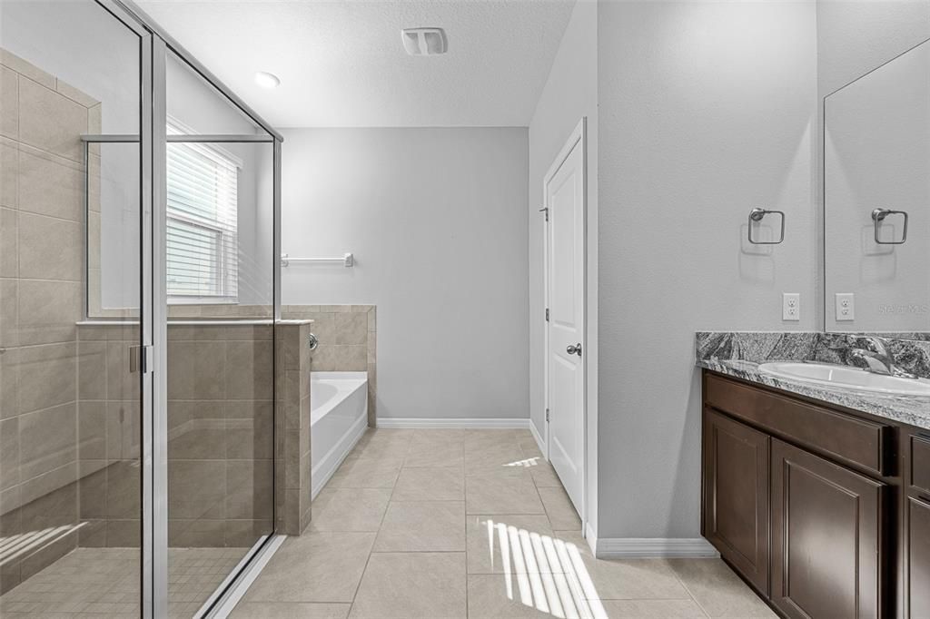 待售: $427,500 (4 贝兹, 2 浴室, 2037 平方英尺)