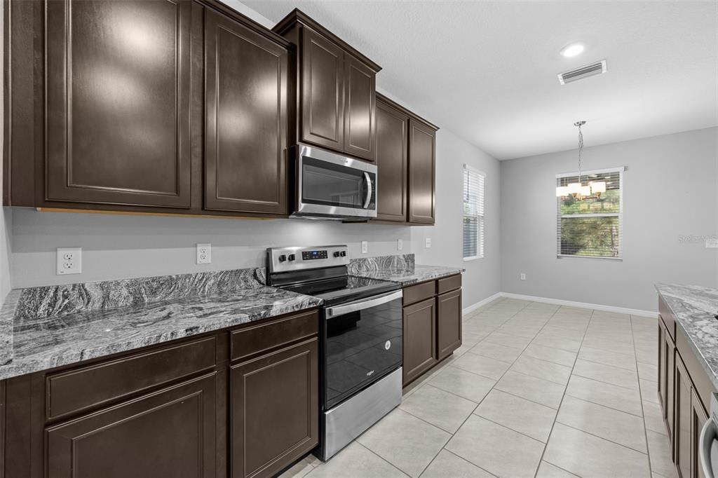 待售: $427,500 (4 贝兹, 2 浴室, 2037 平方英尺)