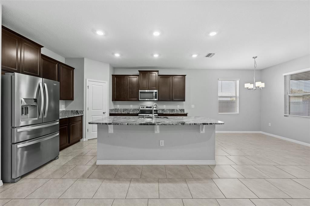 待售: $427,500 (4 贝兹, 2 浴室, 2037 平方英尺)