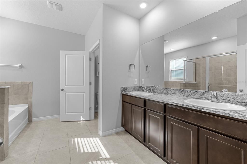 待售: $427,500 (4 贝兹, 2 浴室, 2037 平方英尺)