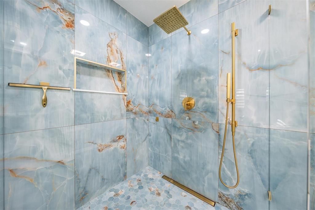 En Venta: $600,000 (3 camas, 3 baños, 1768 Pies cuadrados)