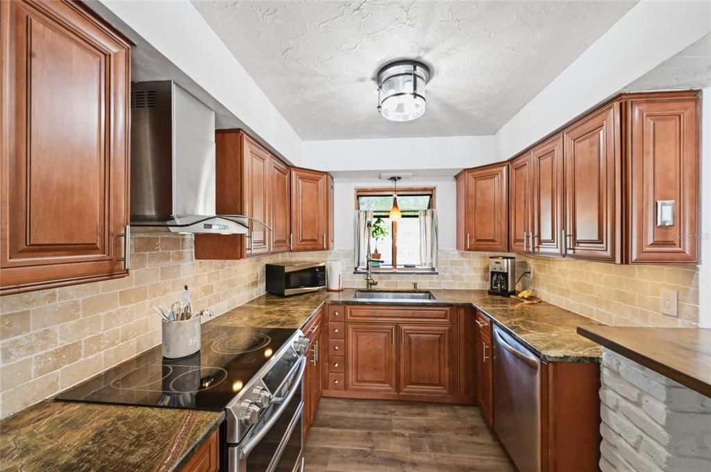 For Sale: $495,000 (2 beds, 2 baths, 1356 Square Feet)