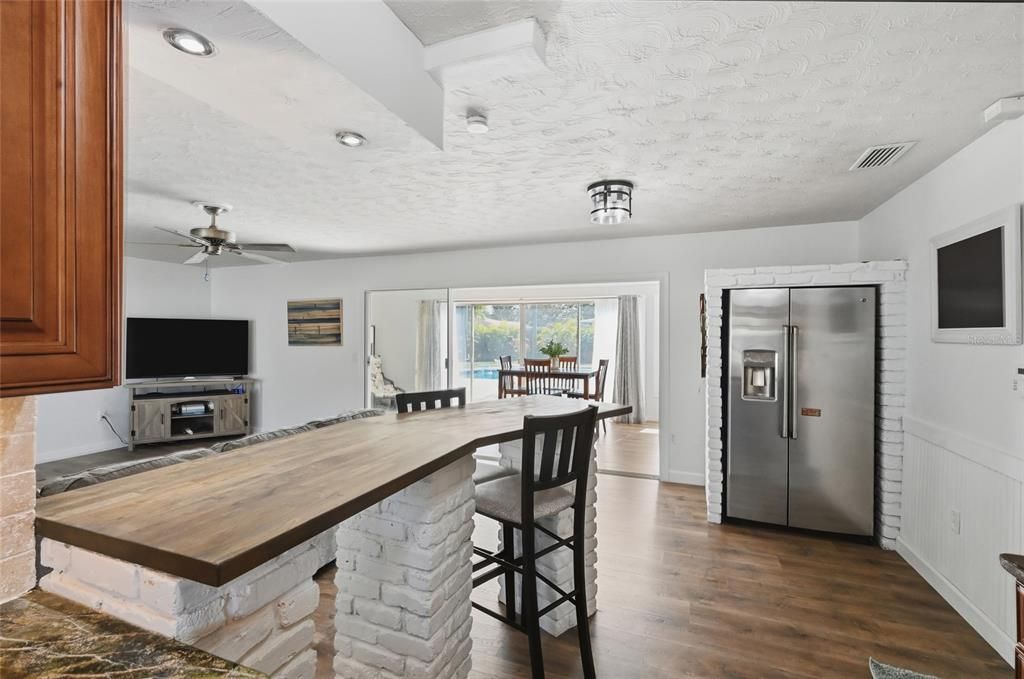 For Sale: $495,000 (2 beds, 2 baths, 1356 Square Feet)