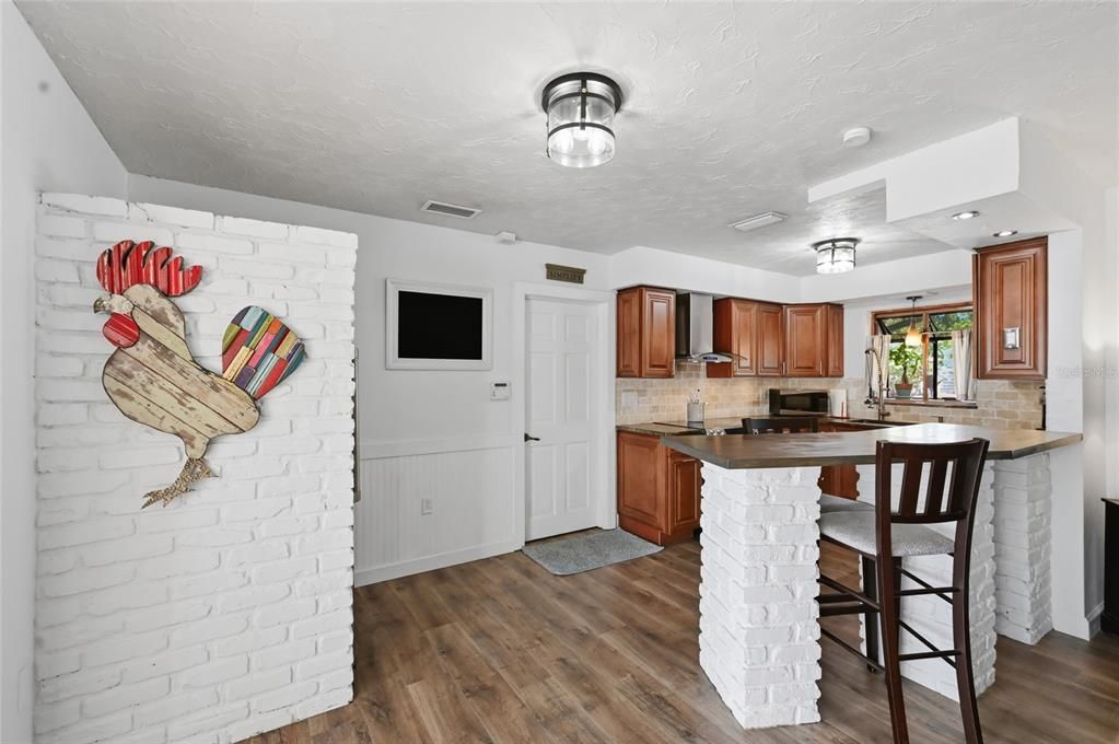 For Sale: $495,000 (2 beds, 2 baths, 1356 Square Feet)