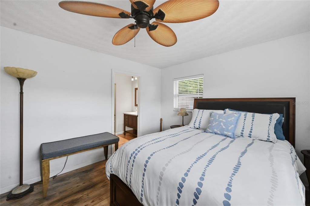 For Sale: $495,000 (2 beds, 2 baths, 1356 Square Feet)