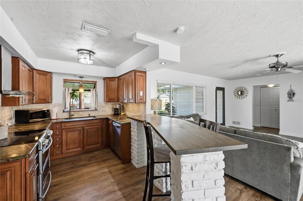 For Sale: $495,000 (2 beds, 2 baths, 1356 Square Feet)