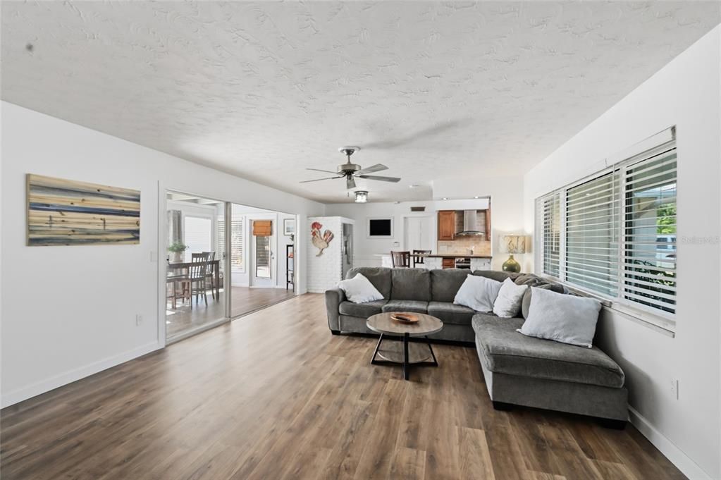 For Sale: $495,000 (2 beds, 2 baths, 1356 Square Feet)