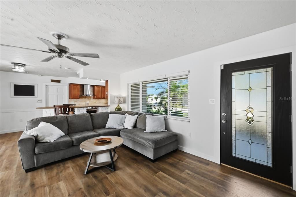 For Sale: $495,000 (2 beds, 2 baths, 1356 Square Feet)