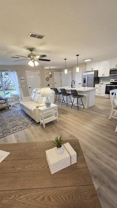 For Sale: $324,900 (2 beds, 2 baths, 1213 Square Feet)