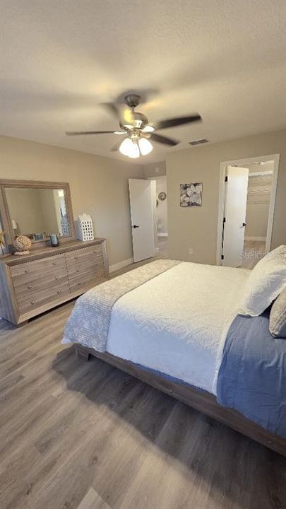 For Sale: $324,900 (2 beds, 2 baths, 1213 Square Feet)