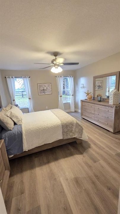 For Sale: $324,900 (2 beds, 2 baths, 1213 Square Feet)