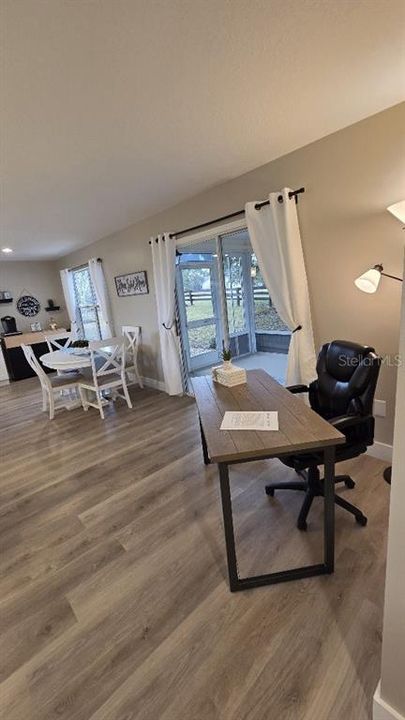 For Sale: $324,900 (2 beds, 2 baths, 1213 Square Feet)